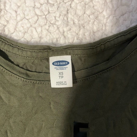 Old Navy t-shirt - Picture 4 of 5